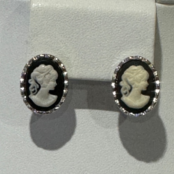 Vintage Silver Tone Glowy Black Cameo Earrings Contains Some Uranium In One - Picture 2 of 5
